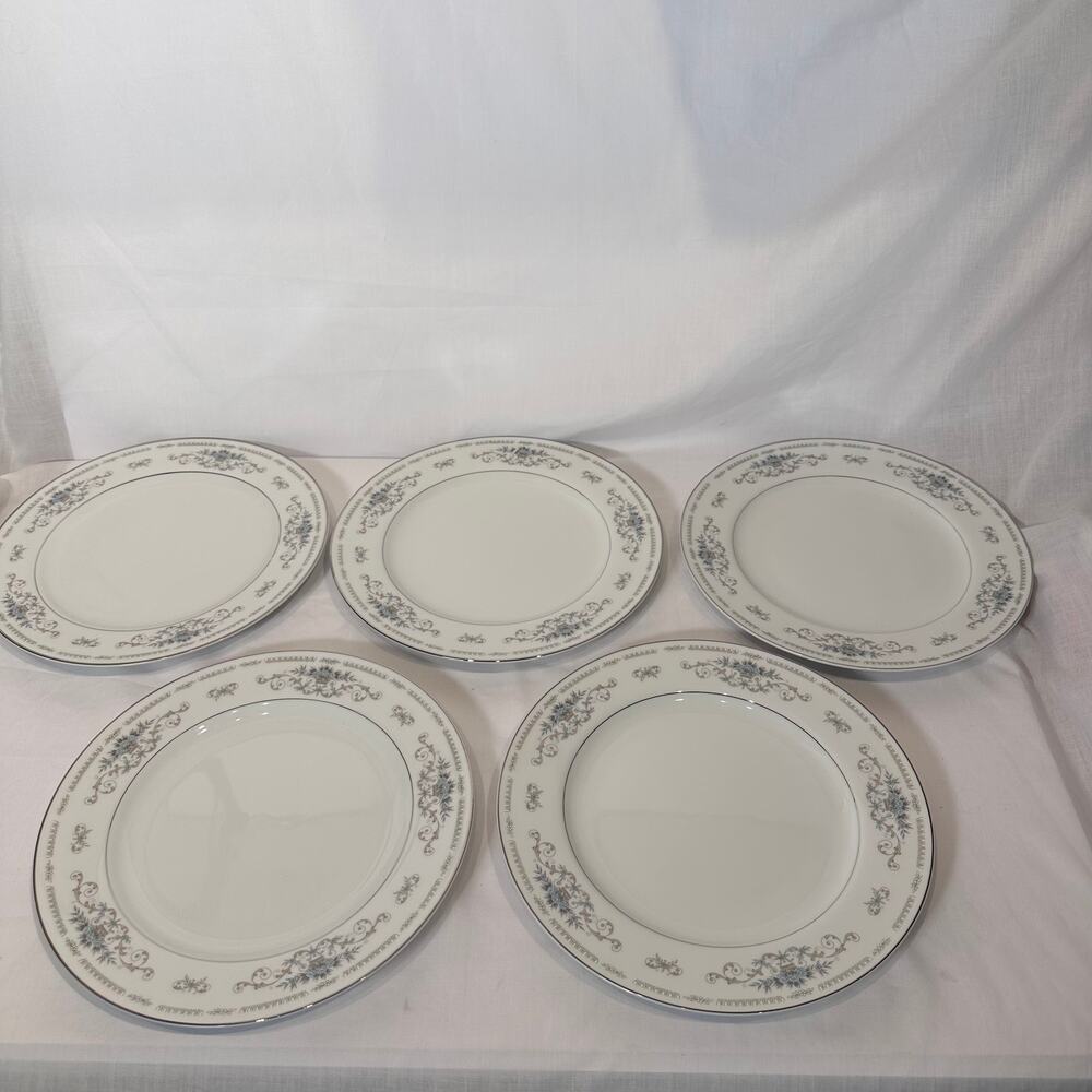 Fine Porcelain China Diane Dinner Plates from Japan 10 3/8" Wide Set of 5